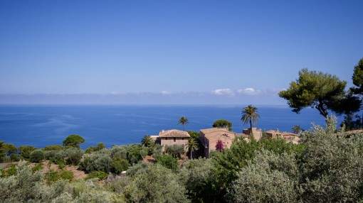 Magnificent property with guest house and spectacular sea views in Llucalcari Magnificent property with guest house and spectacular sea views in Llucalcari