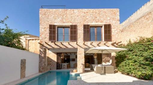Stylishly-renovated town-house with fantastic views of the old town of Campos Stylishly-renovated town-house with fantastic views of the old town of Campos