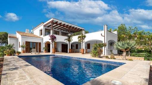 Villa close to the beach on the second sea line in Cala Santanyi with sea views Villa close to the beach on the second sea line in Cala Santanyi with sea views