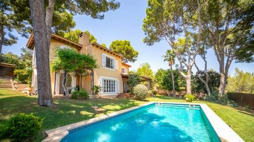 Romantic family-villa with a lovely garden and pool in Bendinat Romantic family-villa with a lovely garden and pool in Bendinat