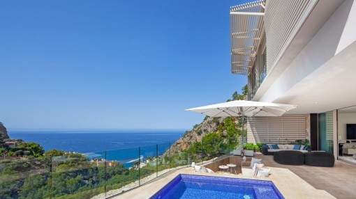 Beautiful and luxurious semi-detached house in Cala Llamp Beautiful and luxurious semi-detached house in Cala Llamp