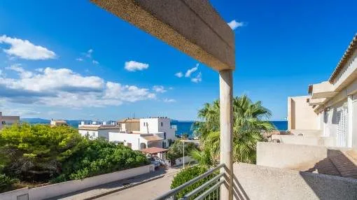 House requiring some renovation in a quiet side street with part sea views in Son Serra de Marina