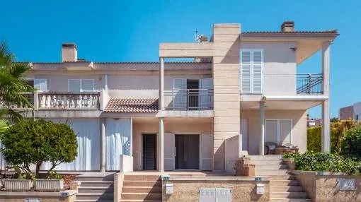 House requiring some renovation in a quiet side street with part sea views in Son Serra de Marina House requiring some renovation in a quiet side street with part sea views in Son Serra de Marina
