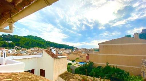 Village house with 2 apartments with individual entrances, studio, patio and sea views from the upper level in Capdepera Village house with 2 apartments with individual entrances, studio, patio and sea views from the upper level in Capdepera