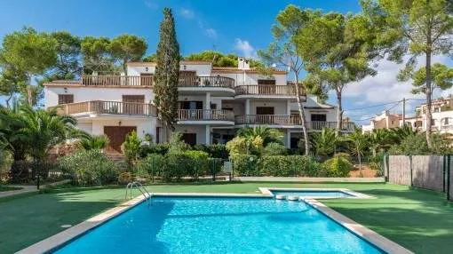 Large apartment in a very beautiful location, only a few steps from the beach of Cala Santanyi