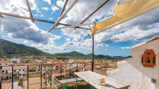 Charming town-house with roof terrace and panoramic views in Andratx