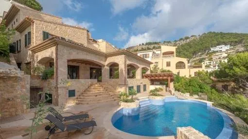 Sunny, luxurious villa on a slope with pool and sea views in Canyamel Sunny, luxurious villa on a slope with pool and sea views in Canyamel