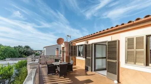 Mallorcan house with separate renovated apartment only 500 metres from the sea in Sa Rapita