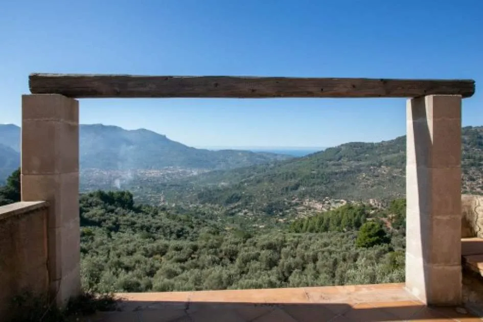 Finca with sea views and olive trees in Fornalutx