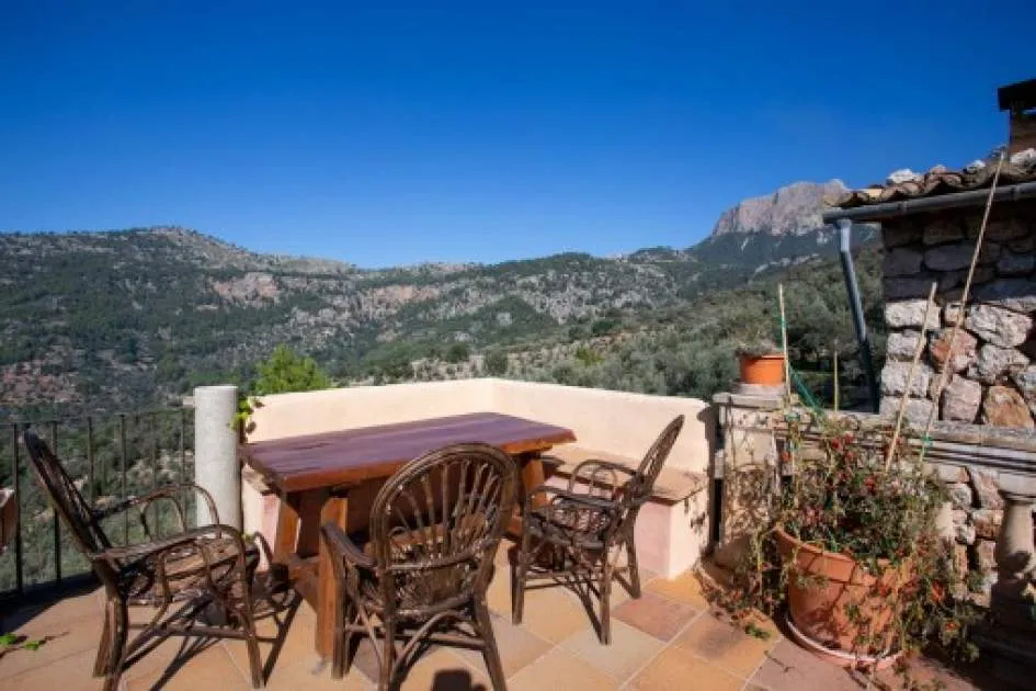 Finca with sea views and olive trees in Fornalutx