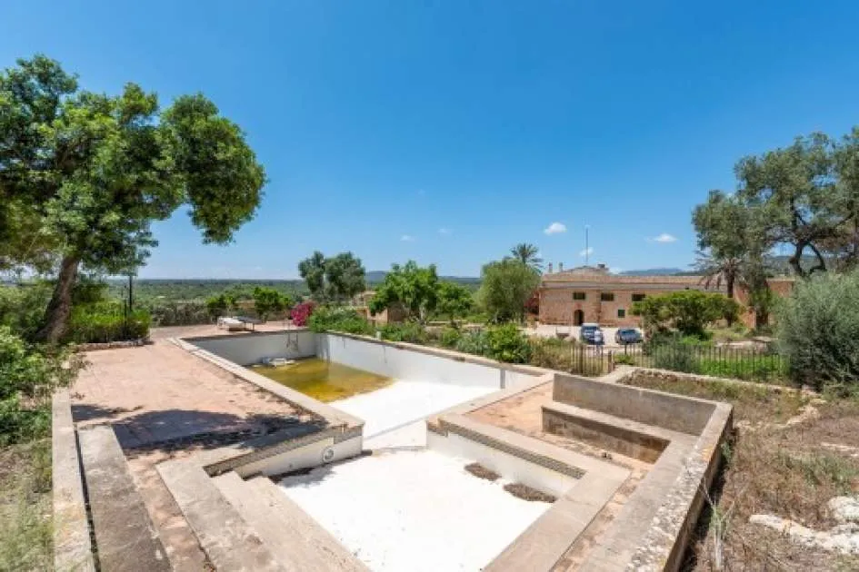 For enthusiasts - historical finca with great character in Porreres