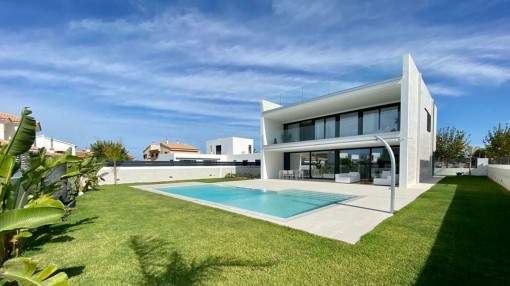 Newly-built designer-villa with saltwater pool in Puig de Ros Newly-built designer-villa with saltwater pool in Puig de Ros