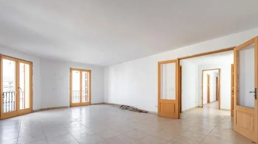 Commercial premises with a large inner patio in Cas Concos with an upper apartment and a large roof terrace Commercial premises with a large inner patio in Cas Concos with an upper apartment and a large roof terrace