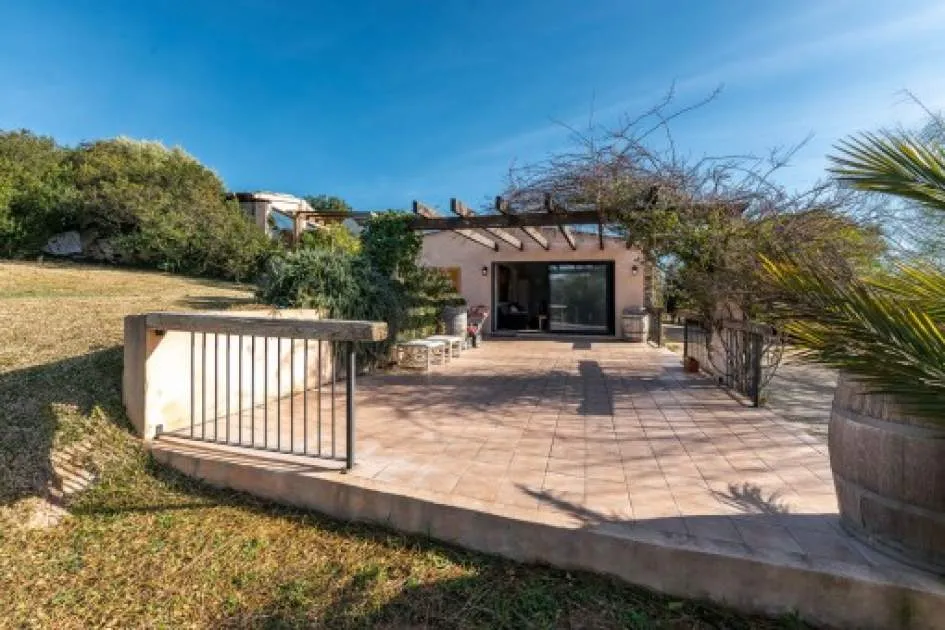 Unique finca property with beautiful sweeping views to the sea near to Cala Murada