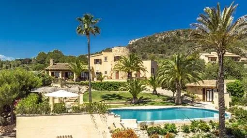 Mediterranean finca with enchanting views of the sea and the mountains in S'Alqueria Blanca