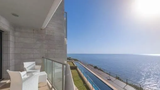 Modern apartment in an exclusive residential complex on the 1st sea line in Cala Figuera