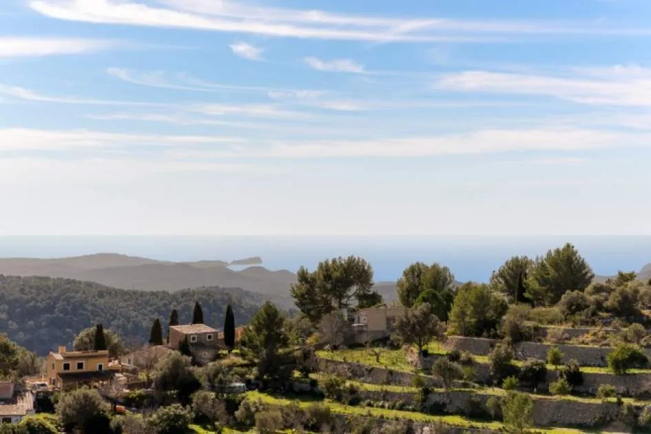 Enchanting, characterful house in Galilea with spectacular views of the mountains and over the sea