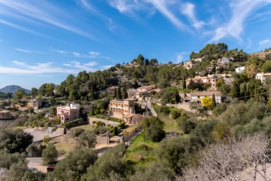 Enchanting, characterful house in Galilea with spectacular views of the mountains and over the sea