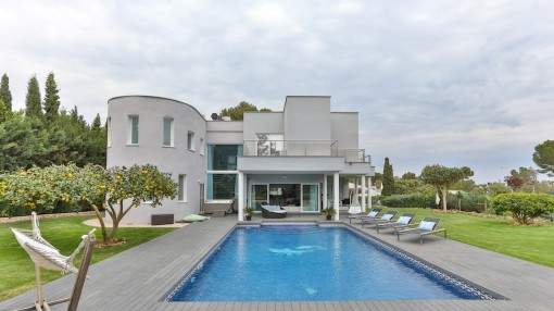 Newly-renovated villa with swimming pool in a tranquil location in Sol de Mallorca Newly-renovated villa with swimming pool in a tranquil location in Sol de Mallorca