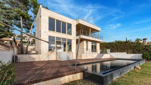 Modern villa with tempting sea views in Santa Ponsa Modern villa with tempting sea views in Santa Ponsa
