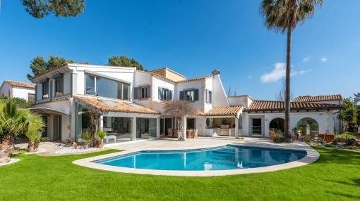 Exceptional, Mediterranean-style villa with sea views in Santa Ponsa Exceptional, Mediterranean-style villa with sea views in Santa Ponsa