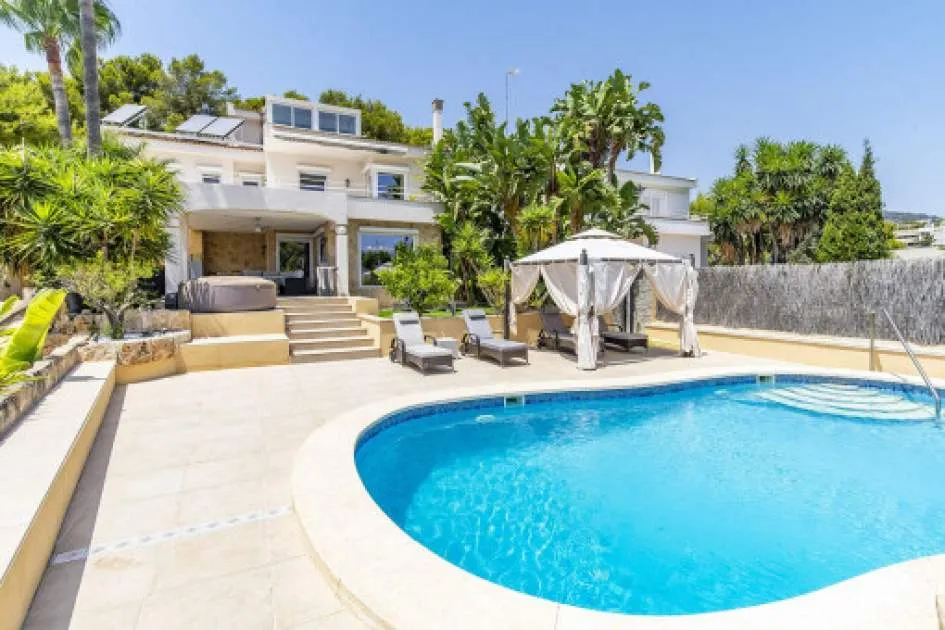 Fantastic, modern sea-view villa in a beautiful location in Cas Catala