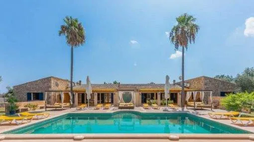 Natural stone finca with a vacation license in Capdepera, close to Canyamel beach Natural stone finca with a vacation license in Capdepera, close to Canyamel beach
