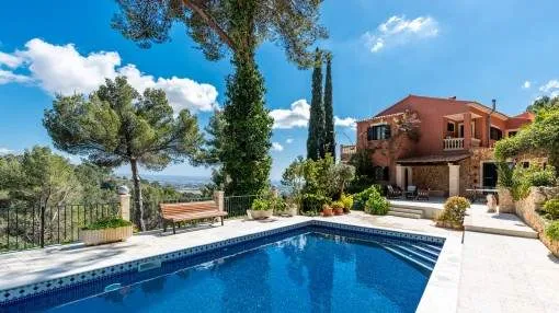 Mediterranean villa in Establiments with sea and mountain views and close to Palma-purchase