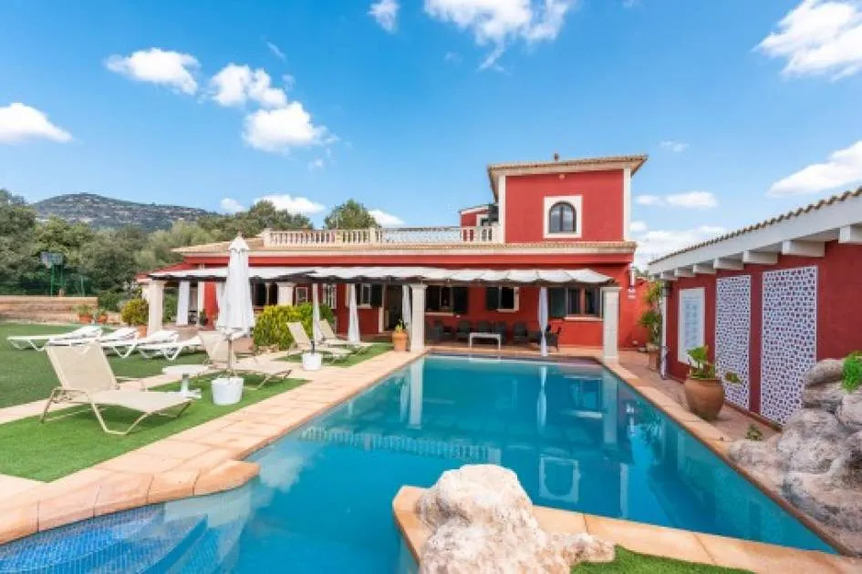 Finca with tennis court and touristic rental licence in Llucmajor