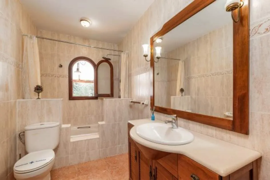 Finca with tennis court and touristic rental licence in Llucmajor