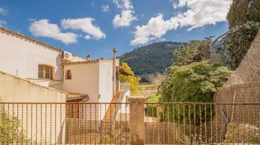 Village-house in an idyllic location in Orient requiring complete renovation and offering ample possibilities