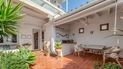 Spacious, bright apartment with patio and garage in El Terreno