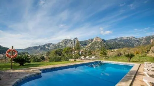 Wonderful finca-property with oil-fired central heating, air conditioning, pool and mountain views in Bunyola Wonderful finca-property with oil-fired central heating, air conditioning, pool and mountain views in Bunyola