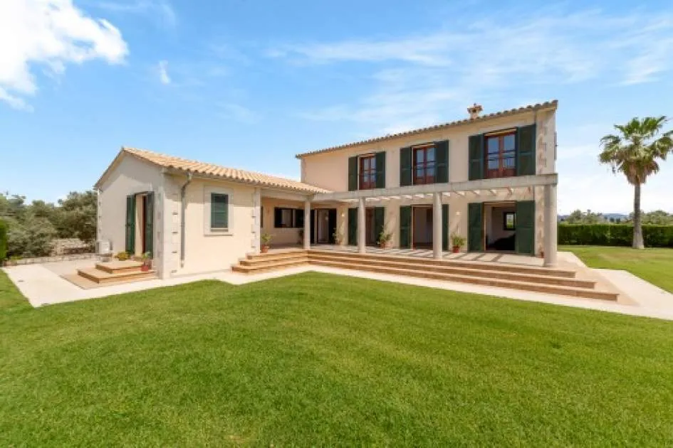 Magnificent oil-producing Finca with a large, brand-new house, only minutes from Palma