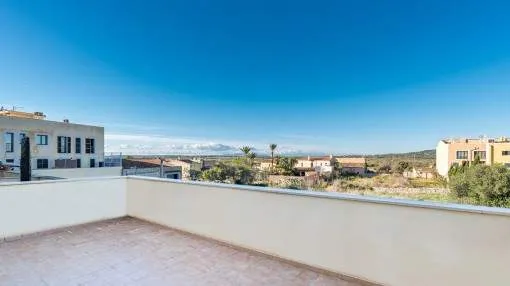 Spacious apartment in Santanyi with a large terrace and sweeping views of the hilly countryside Spacious apartment in Santanyi with a large terrace and sweeping views of the hilly countryside