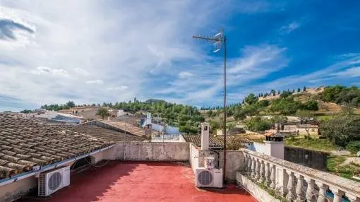 Large village-house offering numerous possibilities for use in Son Servera