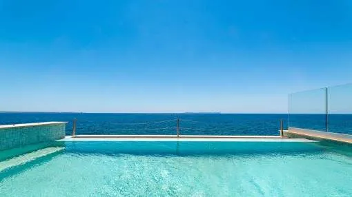 Wonderful penthouse-apartment on the 1st sea line in S'Estanyol with unbelievable views of the sea and the island of Cabrera Wonderful penthouse-apartment on the 1st sea line in S'Estanyol with unbelievable views of the sea and the island of Cabrera