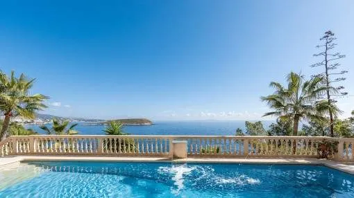 Fantastic sea view villa in first sea line and with direct access to the sea in Cala Vinyes