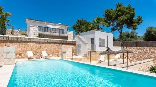 Wonderful chalet in Cala Llombards with pool just a short walk to the beach