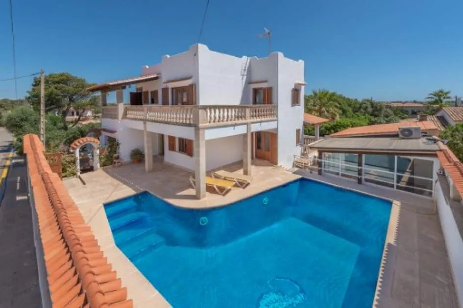 Mediterranean chalet with sea views and pool in Cala Llombards