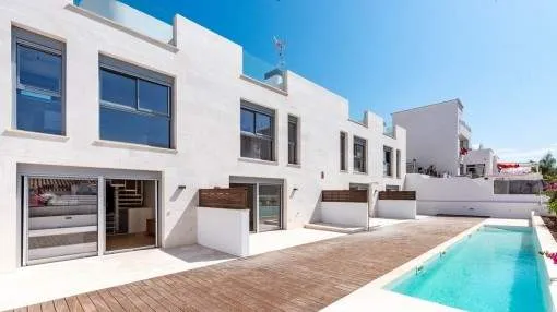 Modern terraced house with communal pool in El Molinar
