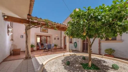 Well-maintained town-house with large patio in Campos Well-maintained town-house with large patio in Campos