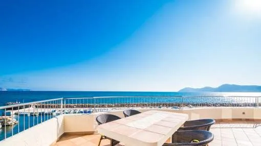 Penthouse in first sea line with fantastic views and holiday rental license in Son Serra de Marina