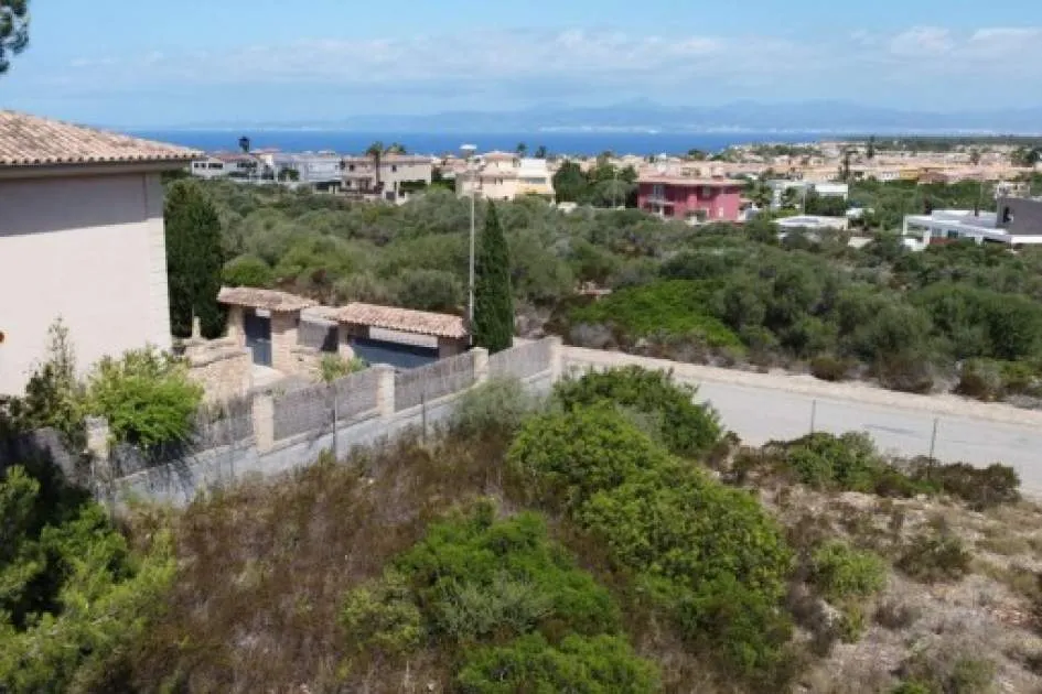 Beautifully-located building plot with panoramic views and current construction licence in Sa Torre