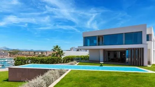 Newly-built villa in first sea line in Port Adriano