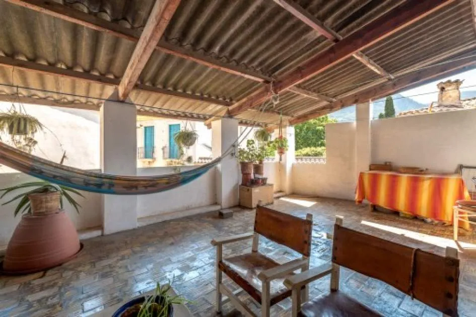 Centrally-located, spacious traditional house with patio and terrace in Soller