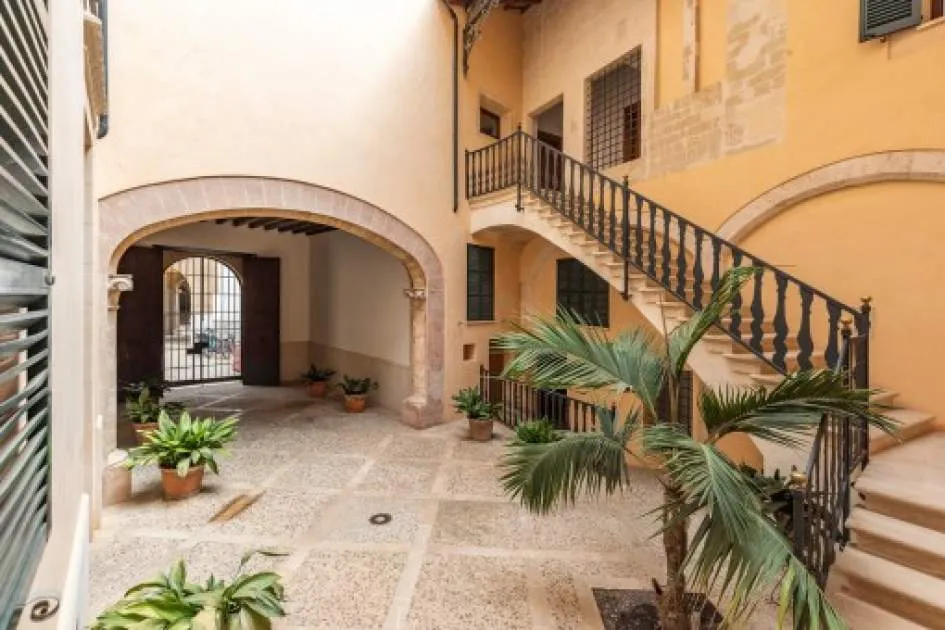 Exclusive - recently refurbished apartment in Palma's old town in a mansion built in 1810