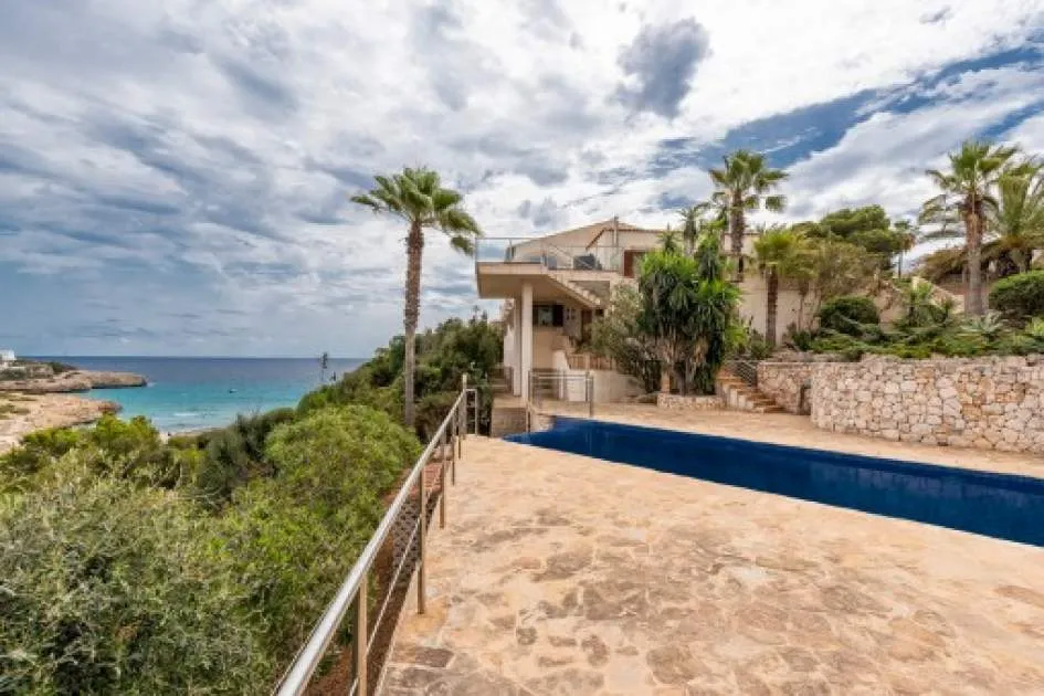 Spacious villa with enchanting sea views in Cala Murada