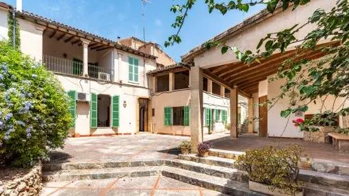 Grand town-palace in the heart of Sant Joan