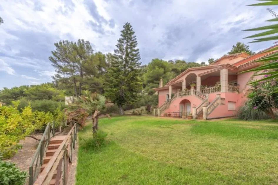 Spectacular, classically-styled villa with 5 bedrooms, a tennis court and sea views in Canyamel